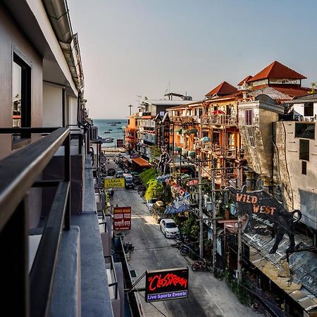 The Classroom Hotel Pattaya Extérieur photo